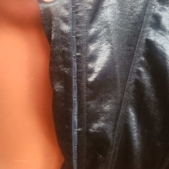 Satin corset - Picture 4 of 6